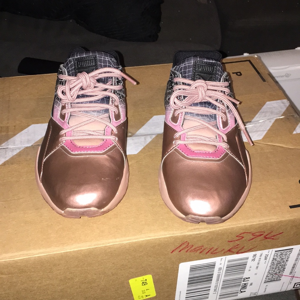 Ladies puma shoes